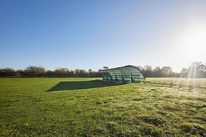 Host Stay Field View Lodge