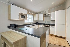Host Stay Bluebell Lodge