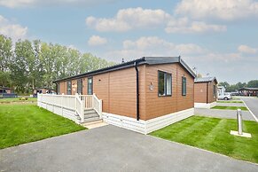 Host Stay Water s Edge Lodge