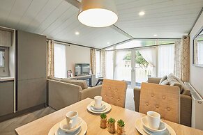 Host Stay Falconers Lodge