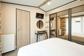 Host Stay Falconers Lodge