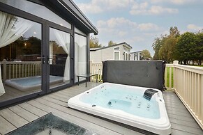 Host Stay Falconers Lodge