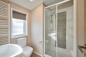 Host Stay Bridgewater Lodge