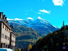 Apartamentos Escarrilla Suites 3000