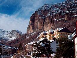 Apartamentos Escarrilla Suites 3000