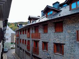 Apartamentos Escarrilla Suites 3000