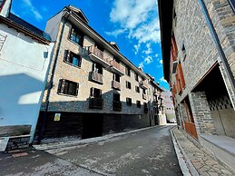 Apartamentos Escarrilla Suites 3000