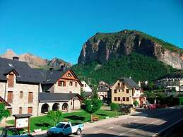 Apartamentos Escarrilla Suites 3000