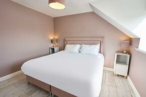Host Stay Knights Manor Way