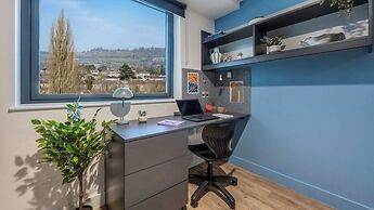 Student Only Hollis Wharf