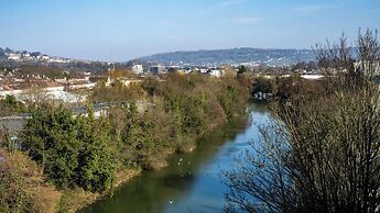 Student Only Hollis Wharf