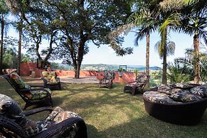 Sítio com 5 suítes e piscina