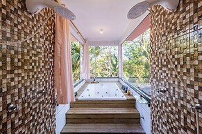 Sítio com 5 suítes e piscina