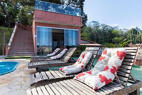 Sítio com 5 suítes e piscina