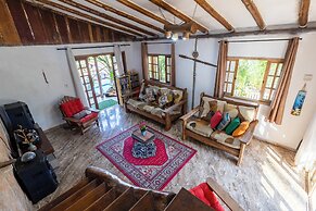 Sítio com 5 suítes e piscina