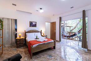 Sítio com 5 suítes e piscina