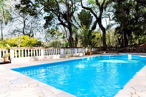 Sítio com 5 suítes e piscina