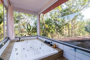 Sítio com 5 suítes e piscina