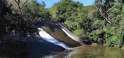 Sítio com 5 suítes e piscina