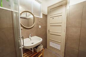Santa Catarina Flat 2BD With Balcony by Vacationy