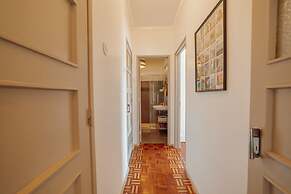 Santa Catarina Flat 2BD With Balcony by Vacationy