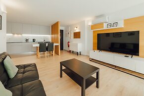 Amazing Riverview Apartment w Pool by Vacationy