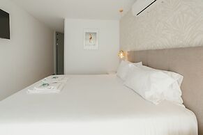 Amazing Riverview Apartment w Pool by Vacationy