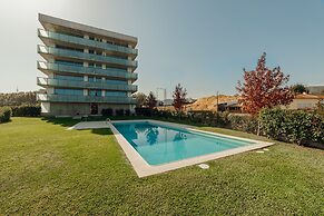 Amazing Riverview Apartment w Pool by Vacationy