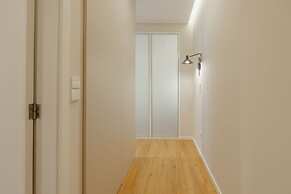 Bright Window Apartment by Vacationy