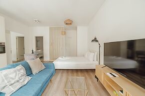 Downtown Comfort Apartment by Vacationy