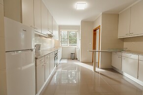 Botanic Garden Terrace Apartment by Vacationy