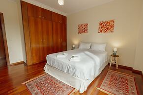 Botanic Garden Terrace Apartment by Vacationy