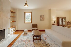 Botanic Garden Terrace Apartment by Vacationy