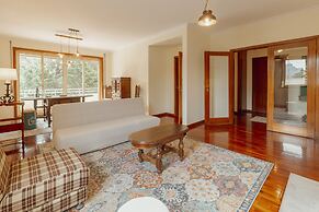Botanic Garden Terrace Apartment by Vacationy