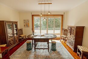 Botanic Garden Terrace Apartment by Vacationy