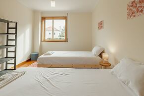 Botanic Garden Terrace Apartment by Vacationy