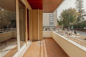 Botanic Garden Terrace Apartment by Vacationy