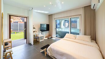 Taean Holy Dog Pool Villa