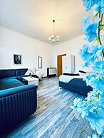 Peaceful 2BR Stay Well Connected