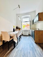 Peaceful 2BR Stay Well Connected