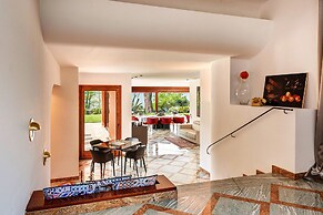 Lakefront Serenity Villa With Pool