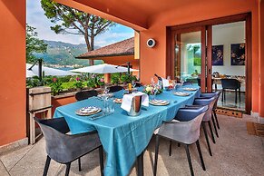 Lakefront Serenity Villa With Pool
