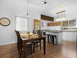 Spacious Home Near Urangan Beachfront