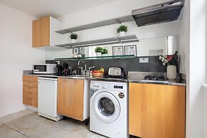 Chic 1BR by Goodge Street Station