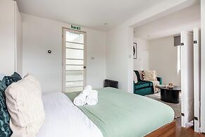 Chic 1BR by Goodge Street Station