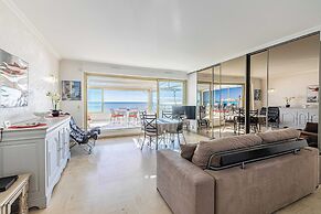 Bright Apartment With Terrace and Sea View