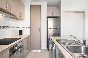 Bright 2-bed Flat With Balcony in Kensington