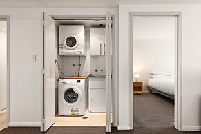 Inner-city Stay With Pool and Gym Access