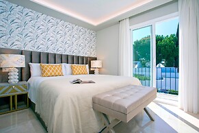 Magnificent 3BD Duplex With Pool in Marbella Aloha Golf II