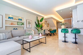 Magnificent 3BD Duplex With Pool in Marbella Aloha Golf II